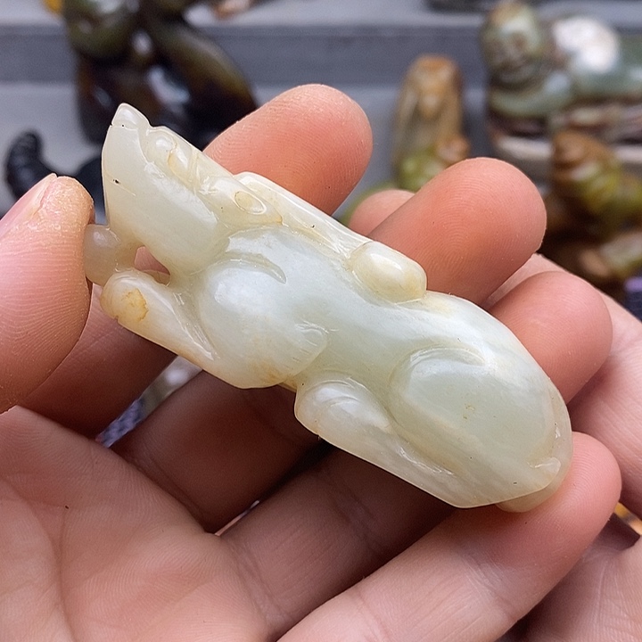 未镶嵌蛇纹石玉颈饰