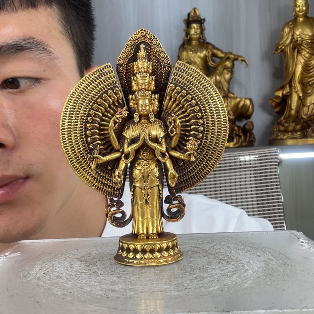 聚***友佛像的造型和造型都很