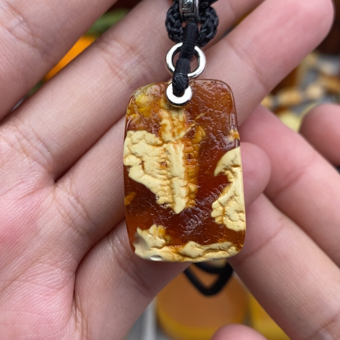 琥珀吊坠(赠链)未镶嵌
