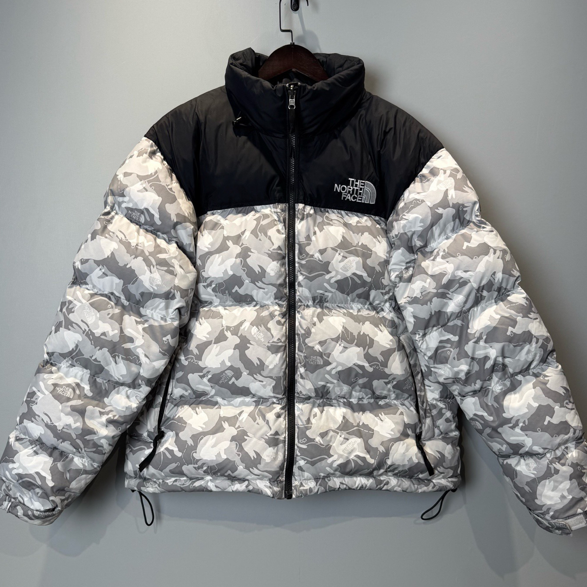 99新 maje 北面兔年限定迷彩印花羽绒服/L码/1115