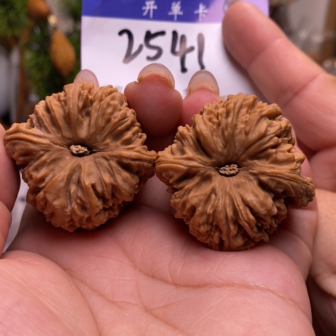 桃核吊坠高炮南疆石。丹。边39。