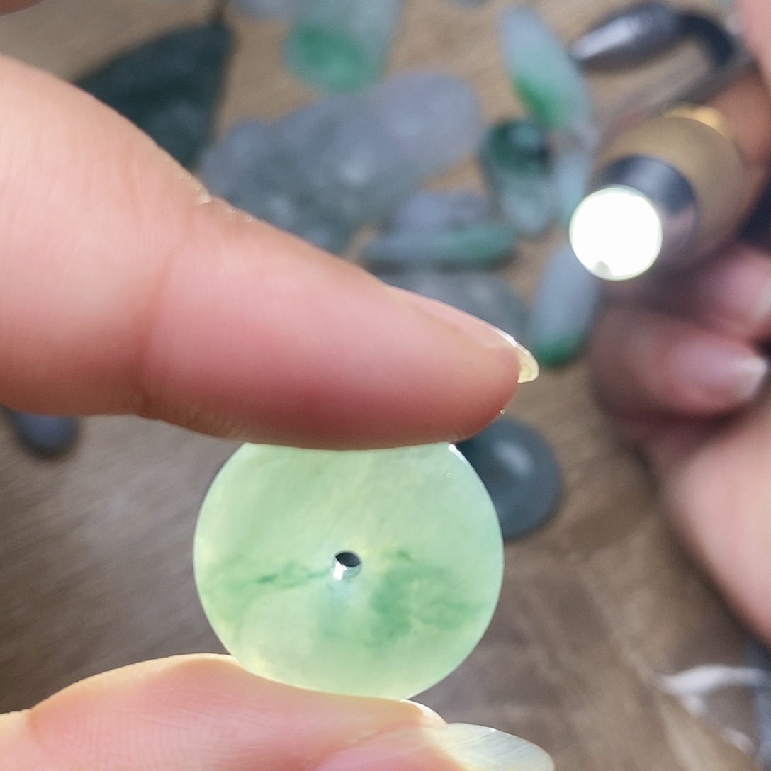 翡翠未镶嵌颈饰毛货平安扣