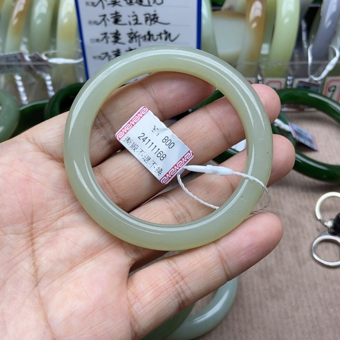 和田玉手镯未镶嵌