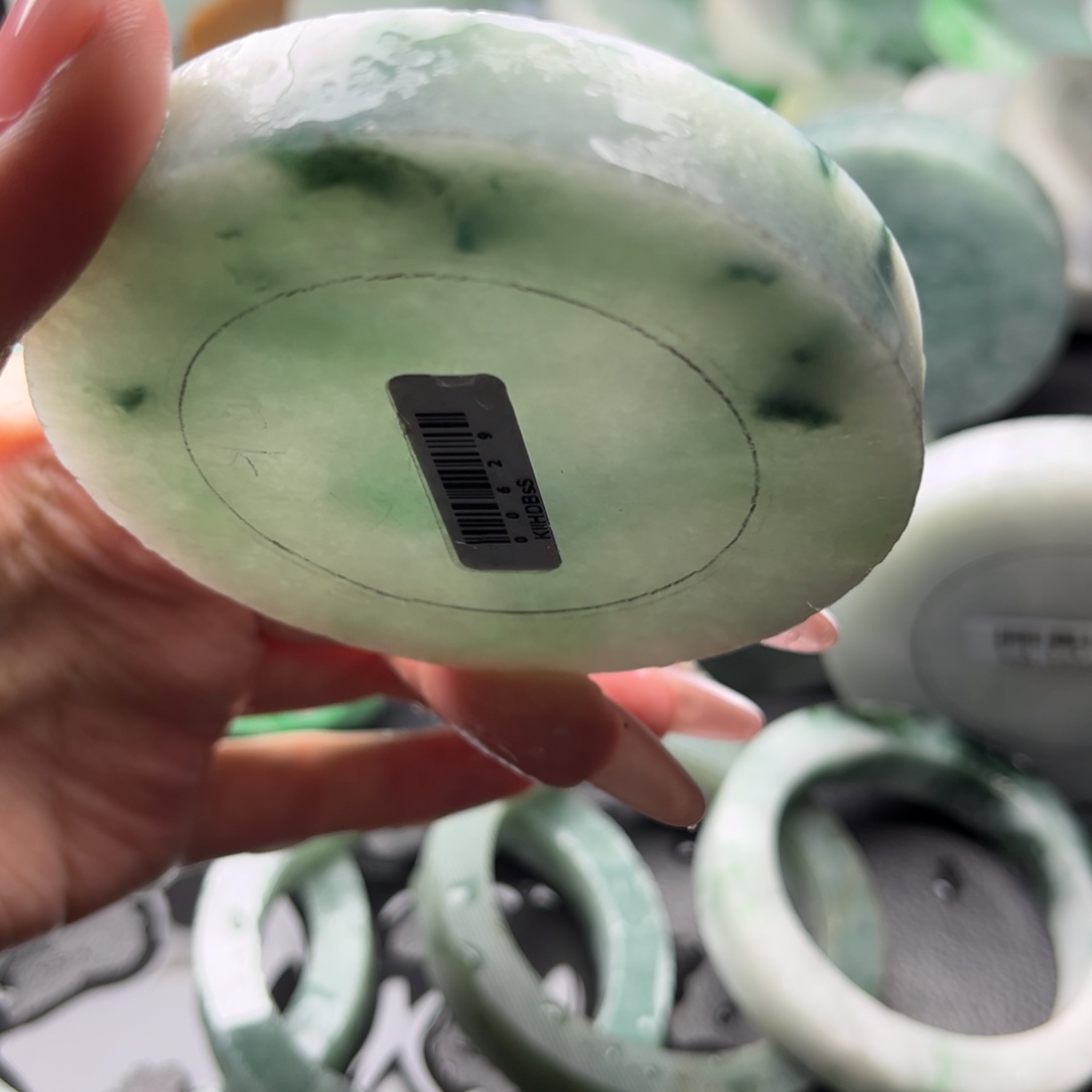 定制翡翠未镶嵌手镯放漏