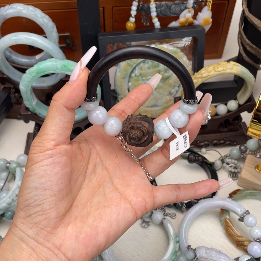 筱***语翡翠未镶嵌手链手链