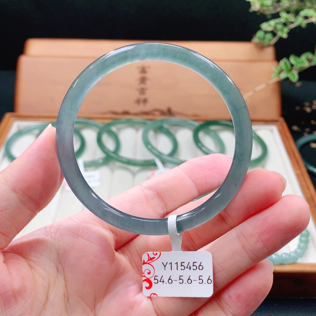 翡翠手镯（圆镯）未镶嵌