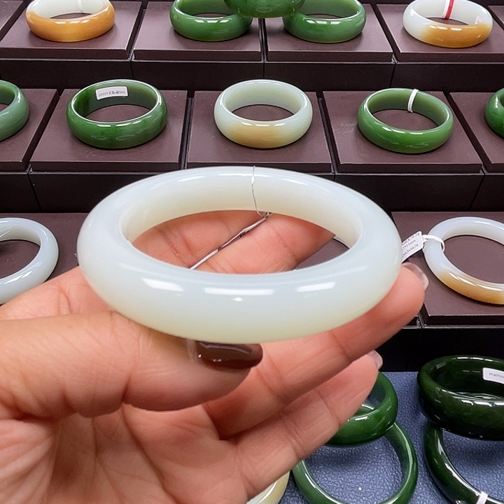 和田玉未镶嵌手镯5657