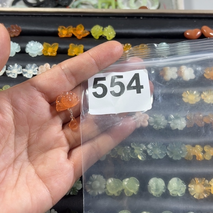 蛇纹石玉未镶嵌耳饰客**月