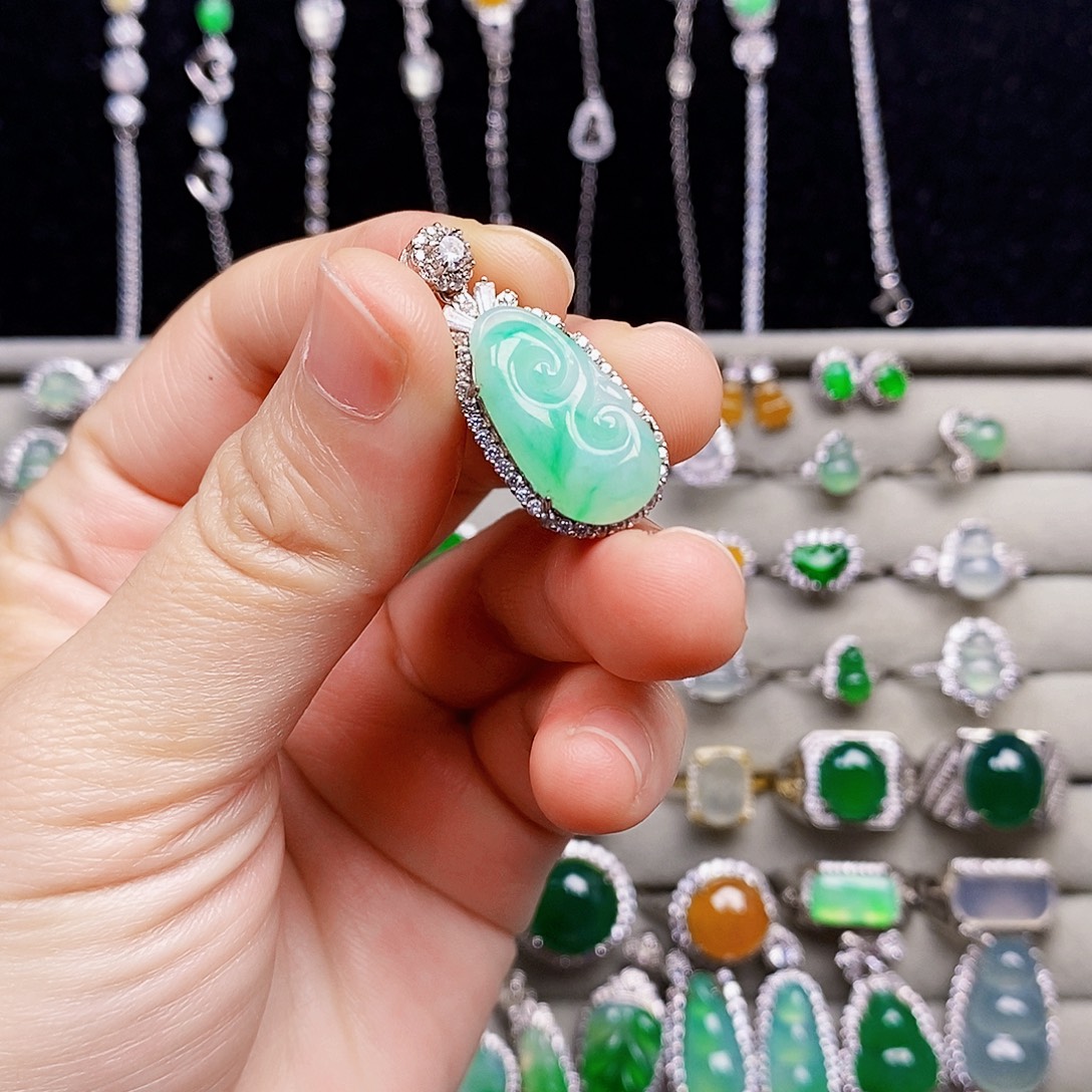 翡翠银S925镶嵌颈饰葫芦