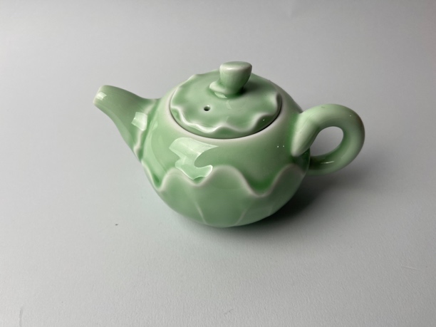 龙泉青瓷荷花壶717