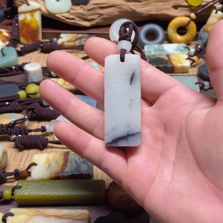 蛇纹石玉挂件未镶嵌冬*