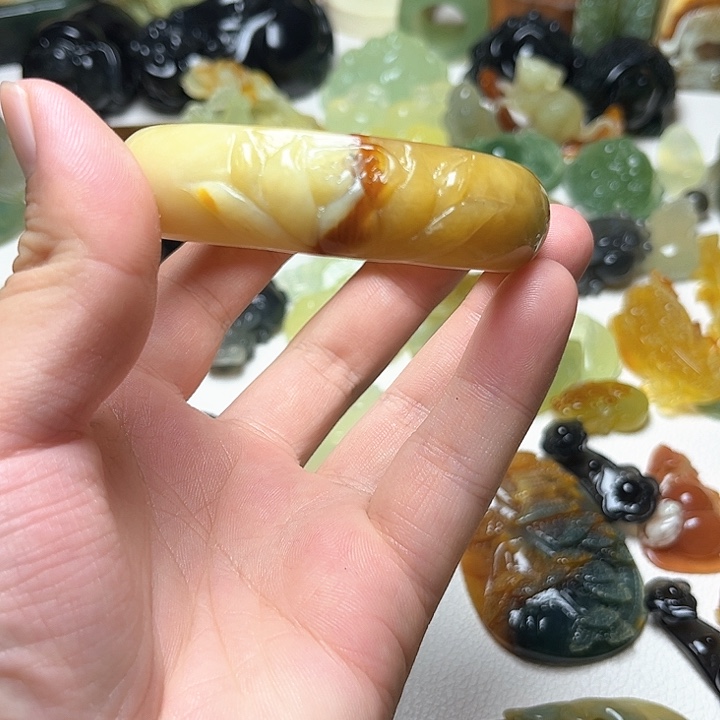 未镶嵌蛇纹石玉颈饰燃*燃