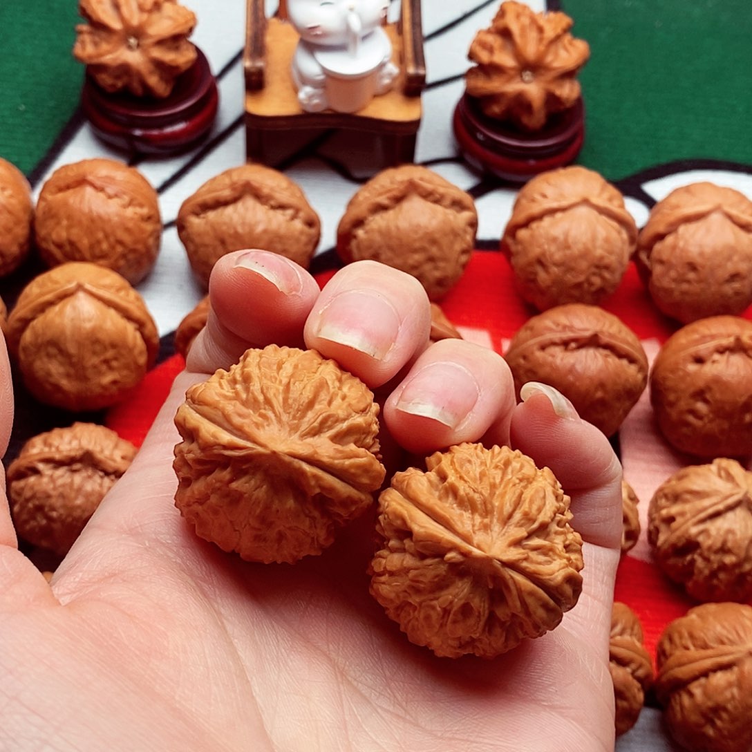 文玩核桃吊坠狮子头