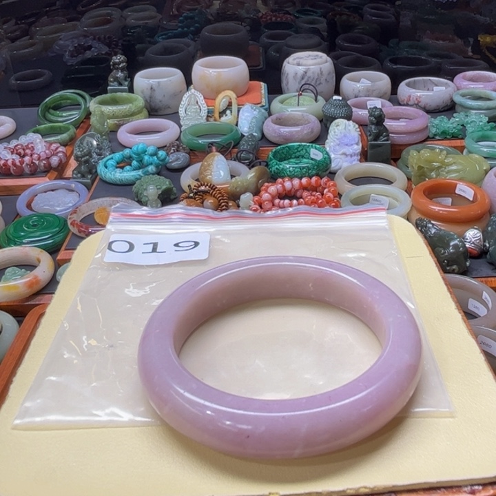 石英质玉手镯未镶嵌这****?19