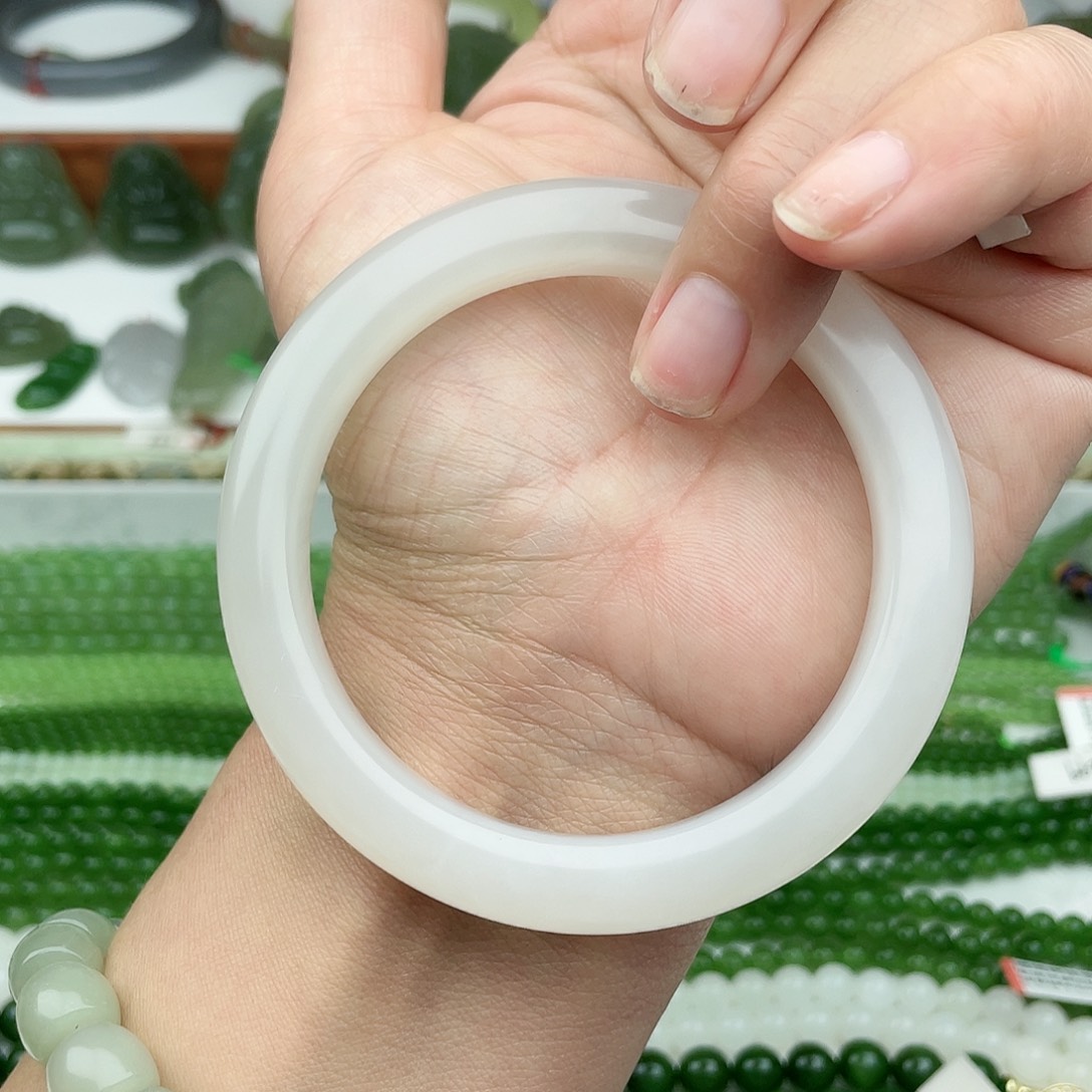 和田玉手镯未镶嵌