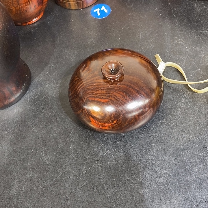 相***分酸枝花瓶一个漂亮的