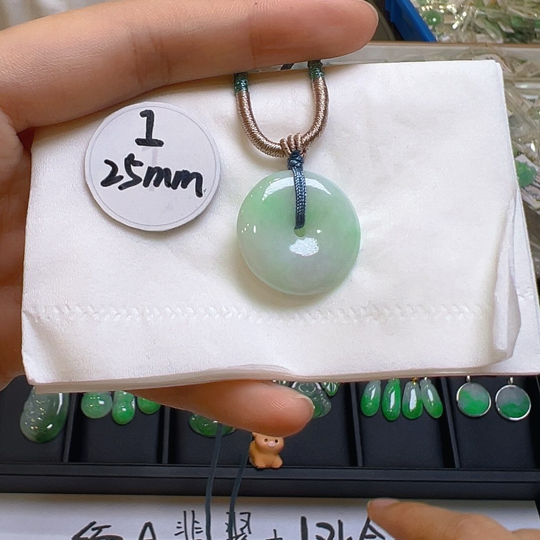 翡翠吊坠(不含链)未镶嵌翡翠