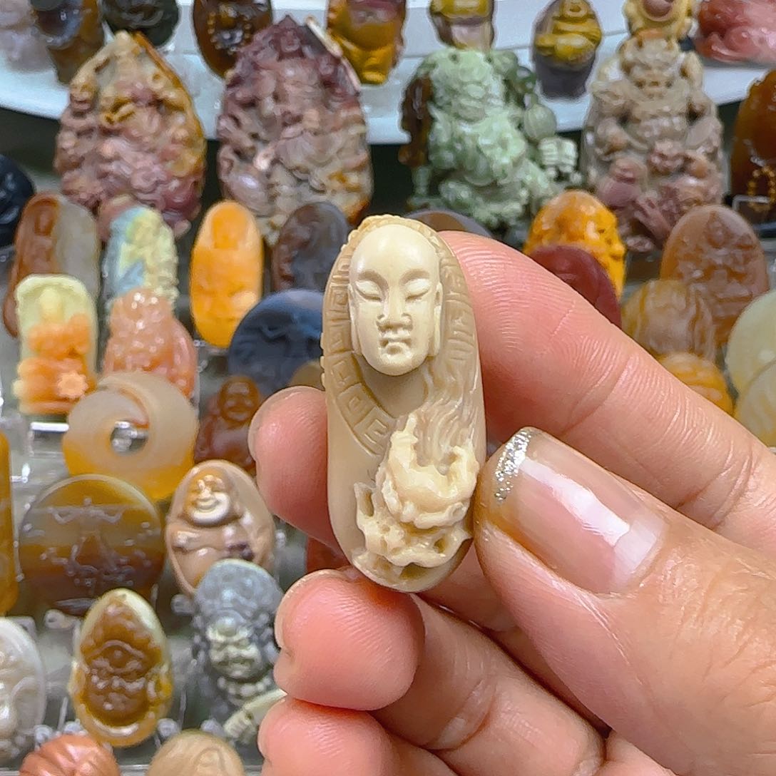 石英质玉1未镶嵌天然阿拉善彩玉纯手工雕刻降龙罗汉吊坠