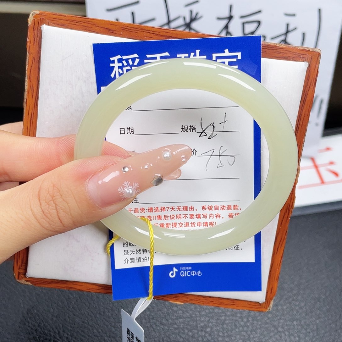 和田玉手镯未镶嵌