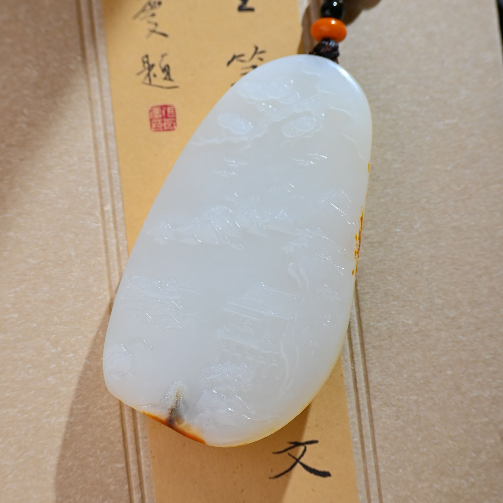 新疆和田玉籽料撒金皮一级白精品山水大师工艺收藏品