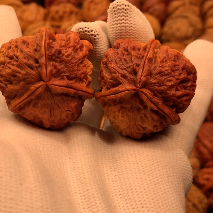 文玩核桃吊坠40……….