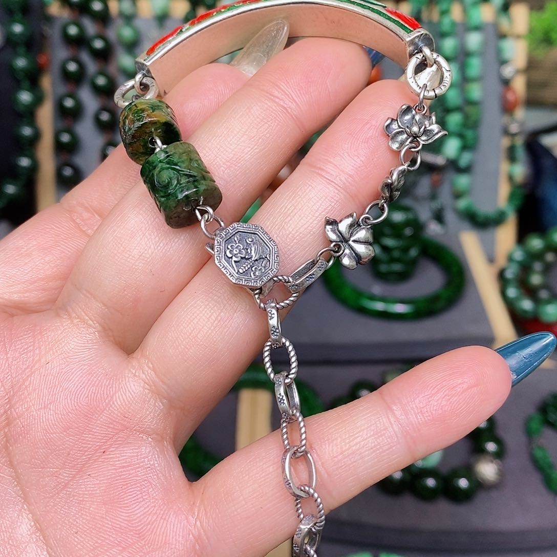 翡翠手链未镶嵌漂亮美眉