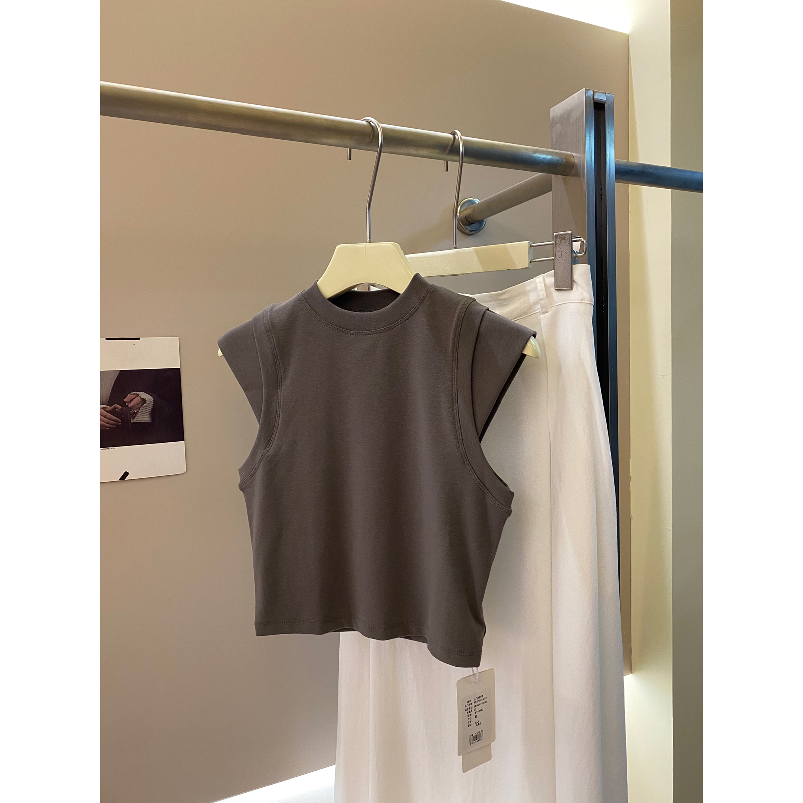 Q50小飞袖短款T恤女棉质美式复古独特别致辣妹打底衫无袖上衣