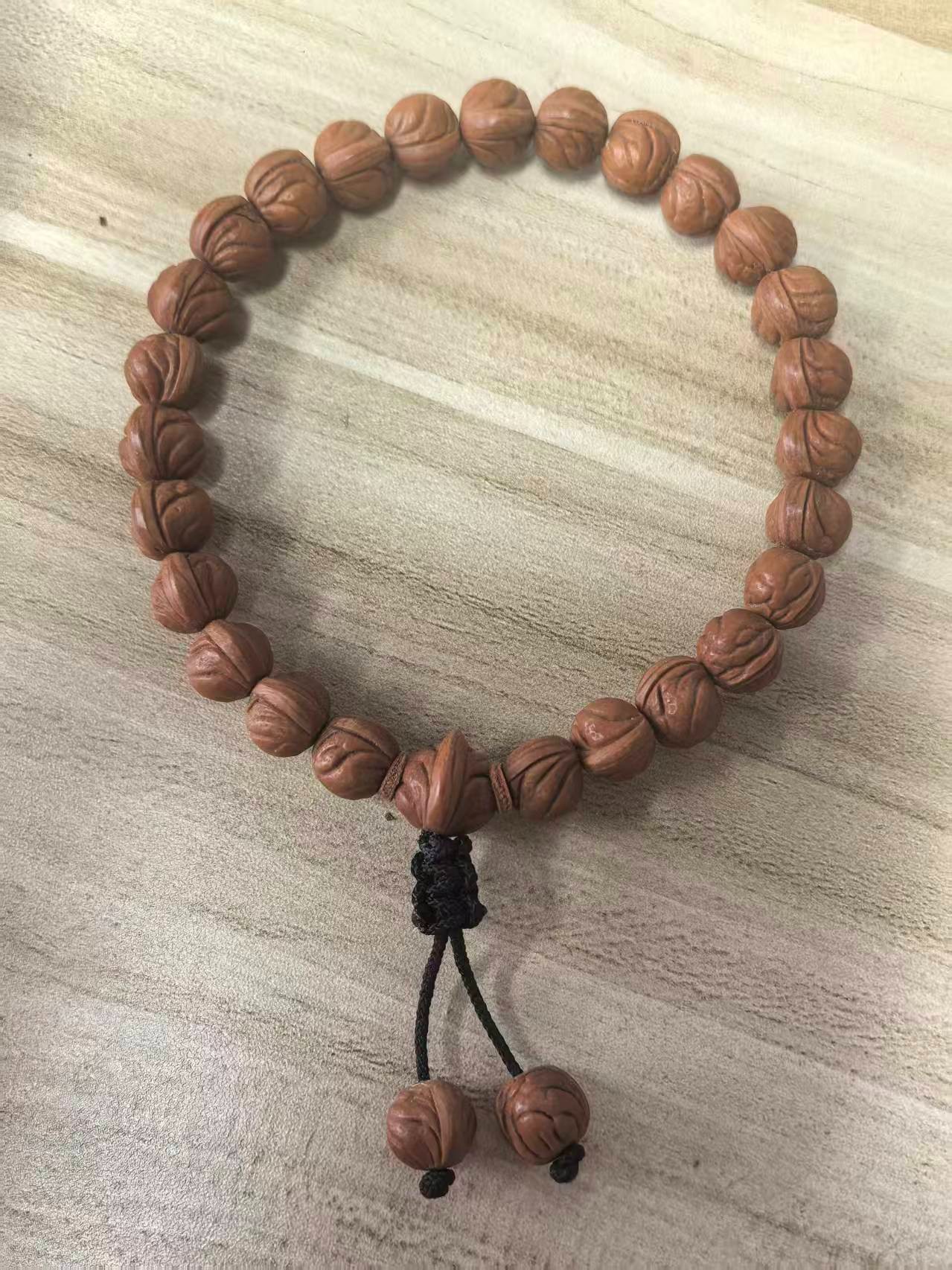 713  龙纹桃核玉龙脊卡11左右