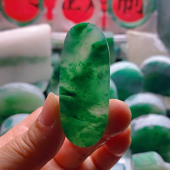 石英质玉颈饰未镶嵌