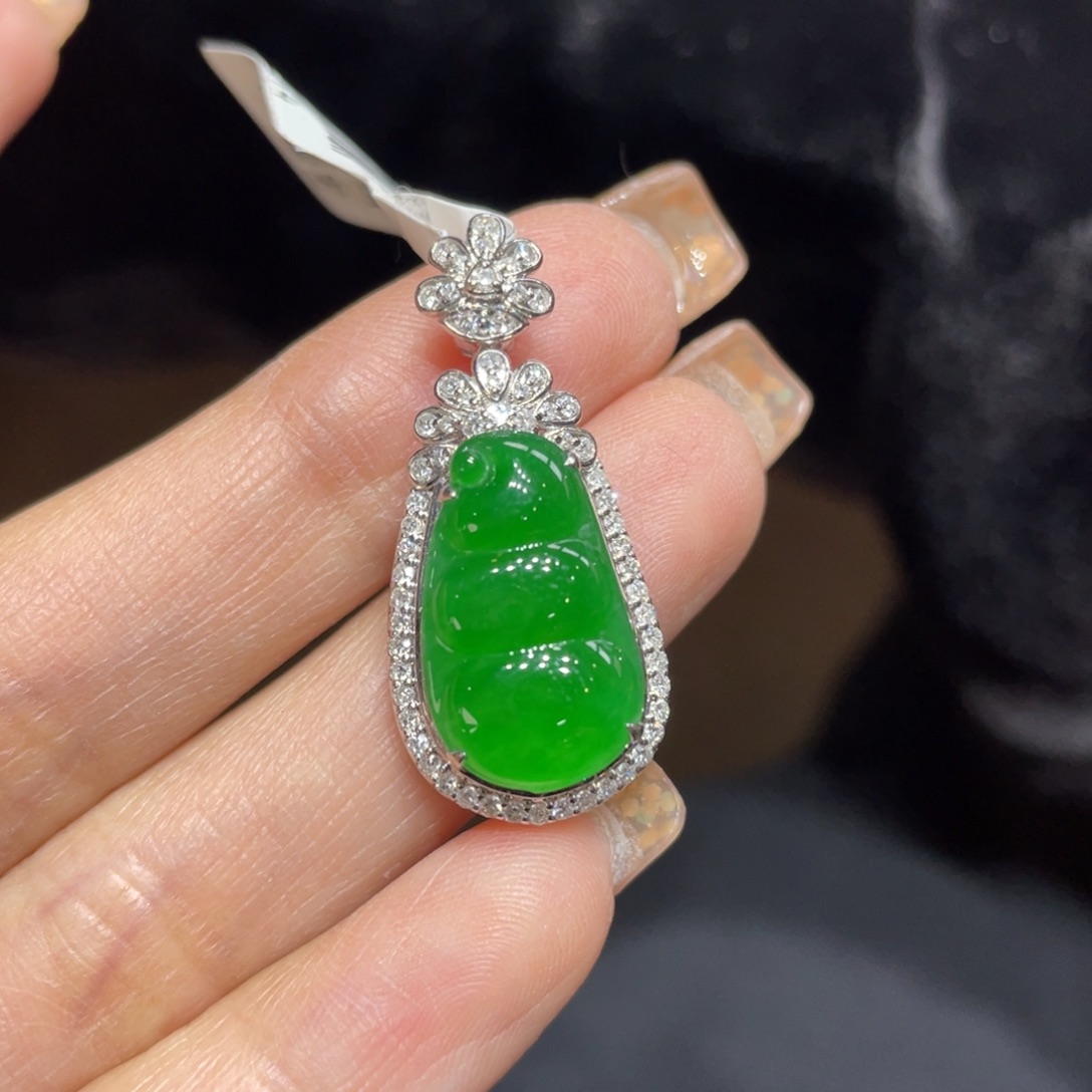 翡翠颈饰18K金镶嵌天然缅甸翡翠
