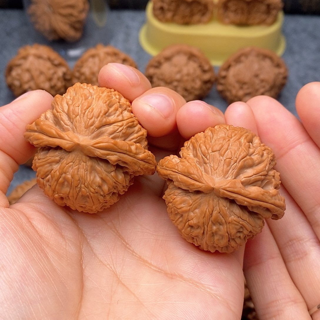 文玩核桃把件?**斯白狮子41全品