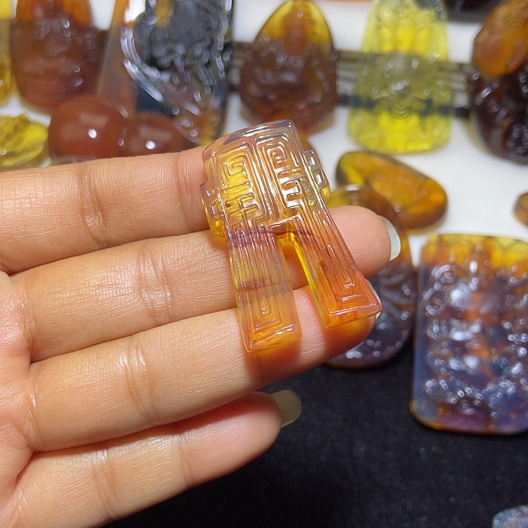 琥珀未镶嵌颈饰缅甸天然琥珀吊坠