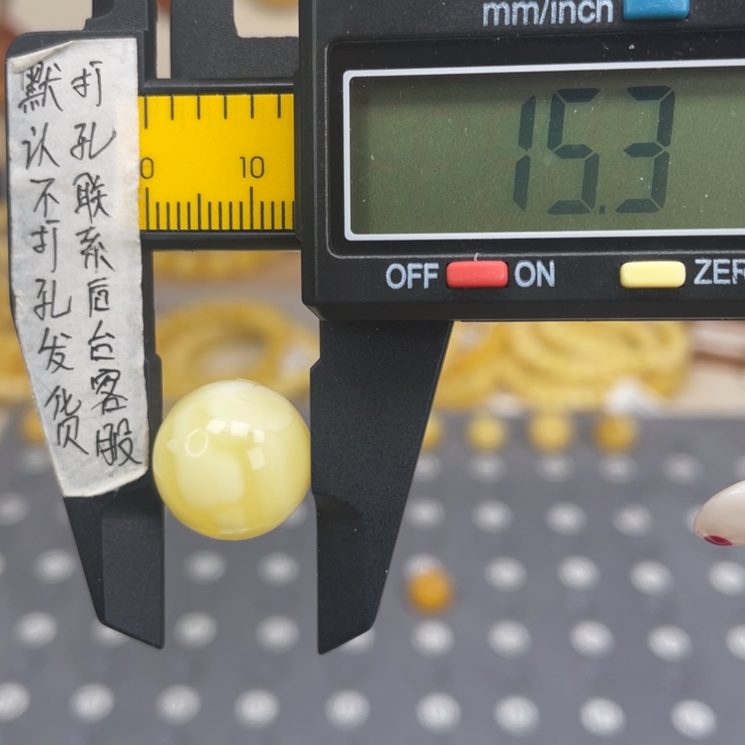 乐***昂蜜蜡未镶嵌裸石88