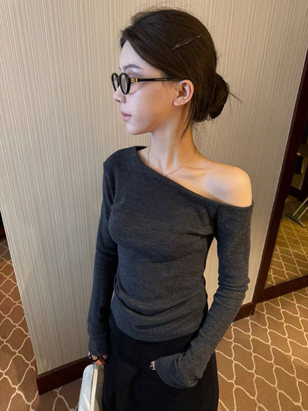 INS风时髦设计感斜肩长袖T恤女秋季内搭短款小众显瘦打底衫上衣