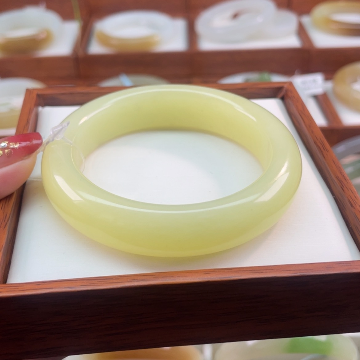 【闪购商品】和田玉手镯未镶嵌56