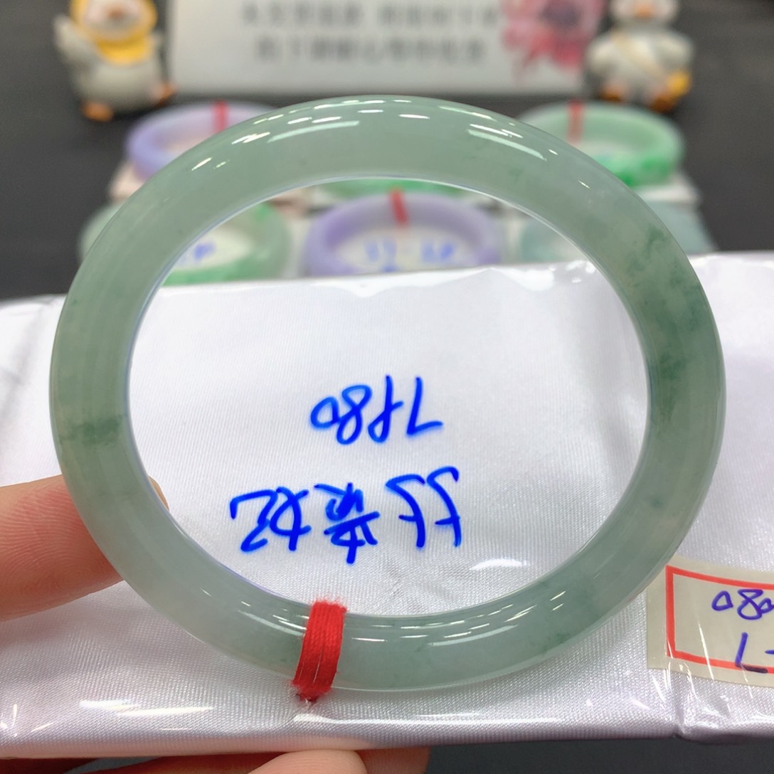 翡翠手镯未镶嵌翡翠