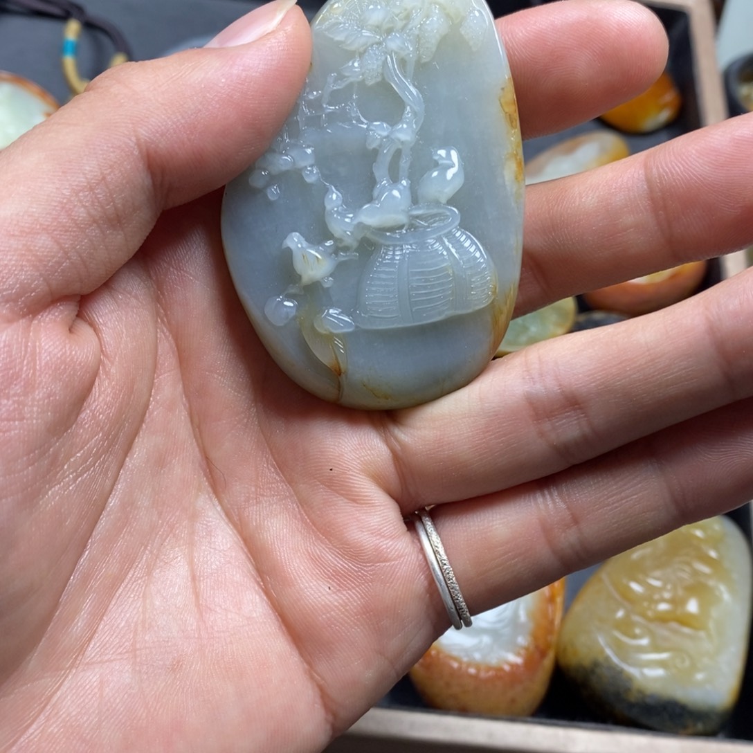 三***秋和田玉未镶嵌摆件