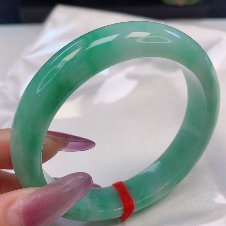 翡翠手镯未镶嵌55圈