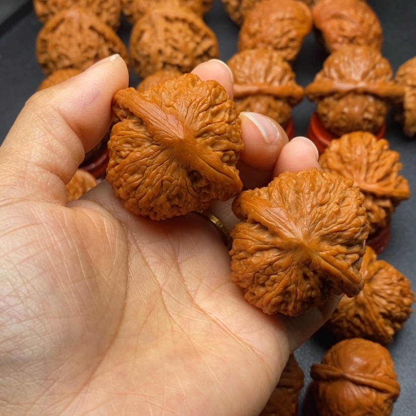 【闪购商品】文玩核桃把件41绣球