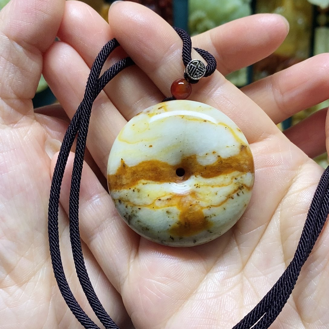 岫玉未镶嵌吊坠(赠链)