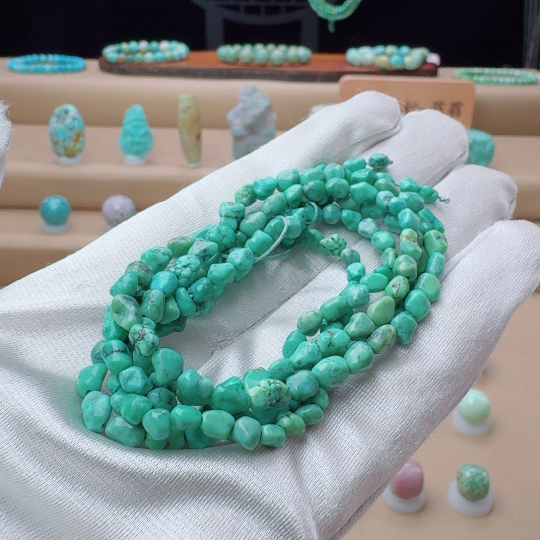 绿松石未镶嵌颈饰