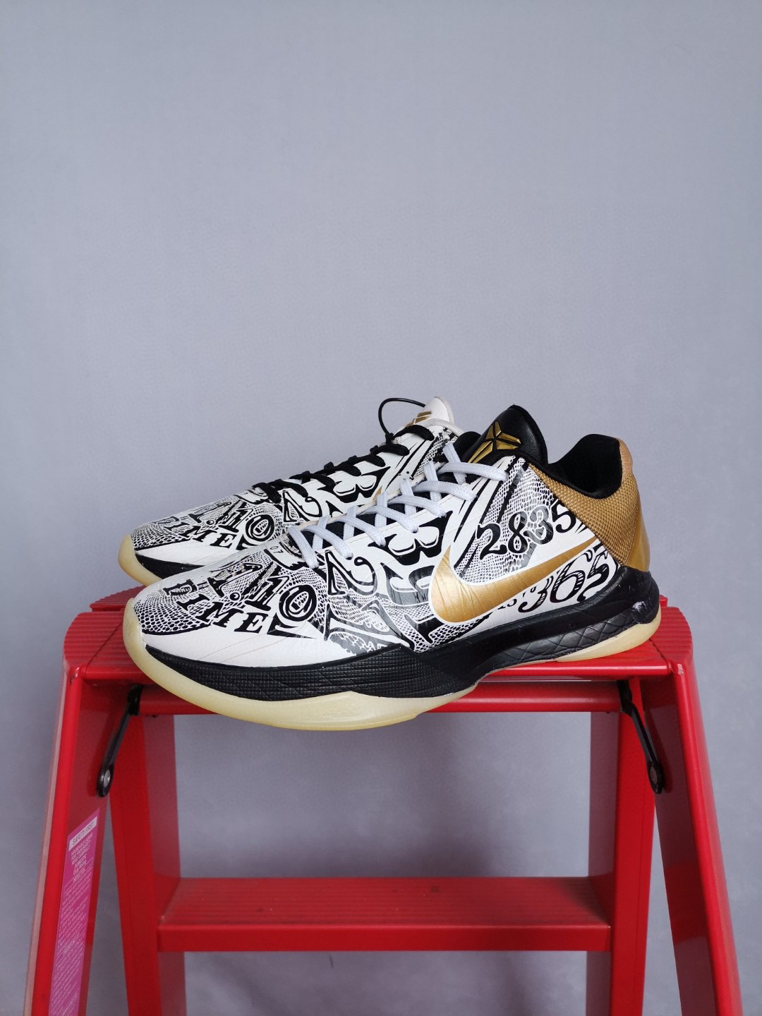 95新 MM6 科比5大舞台41码原盒  LL2435