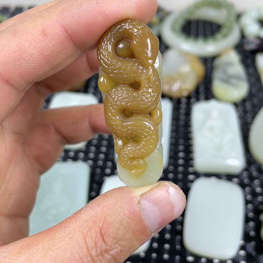 和田玉（糖玉）挂件未镶嵌