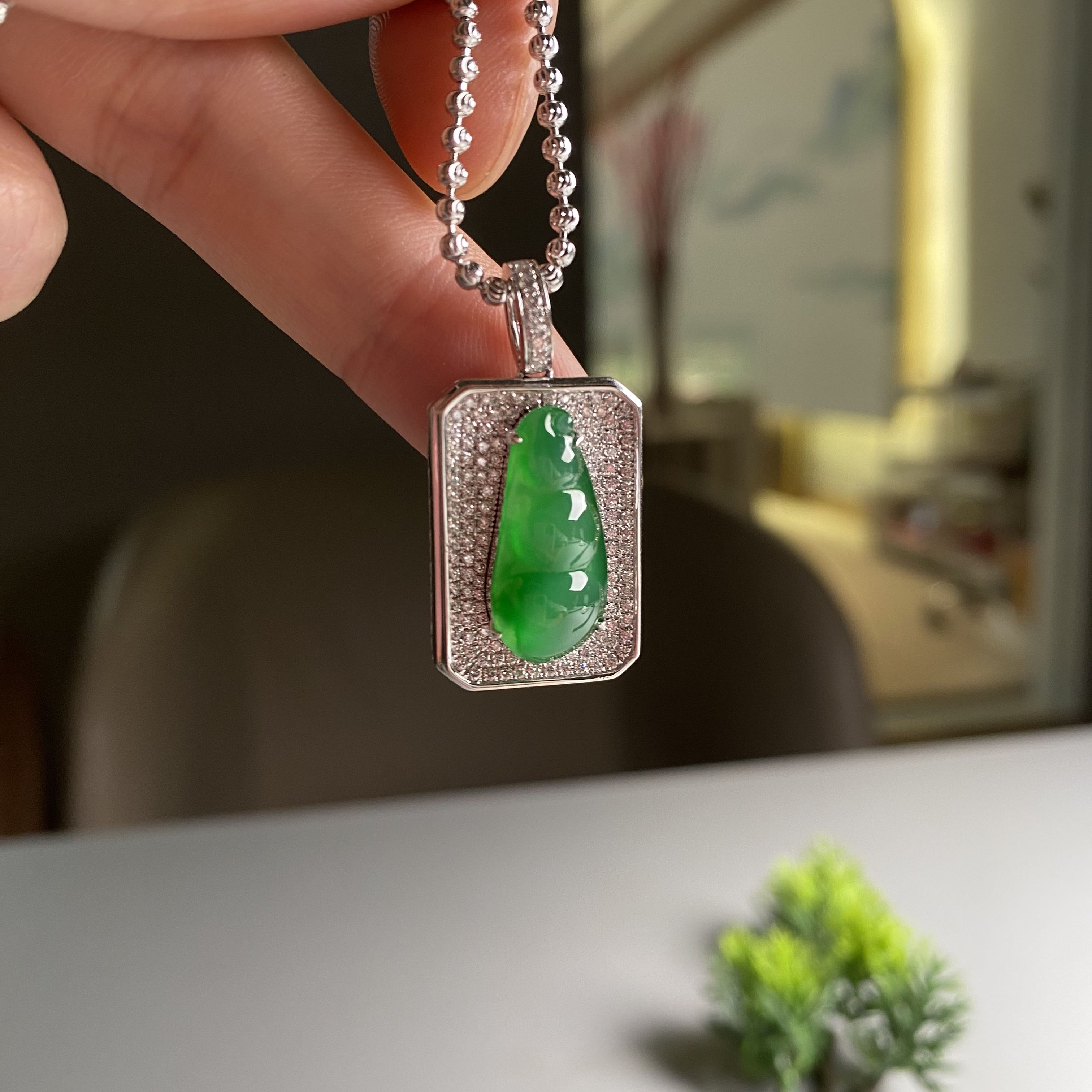 D105【翠亿诚】几何镶嵌冰阳绿福豆翡翠吊坠 裸石18.7/8.8/3.2毫米