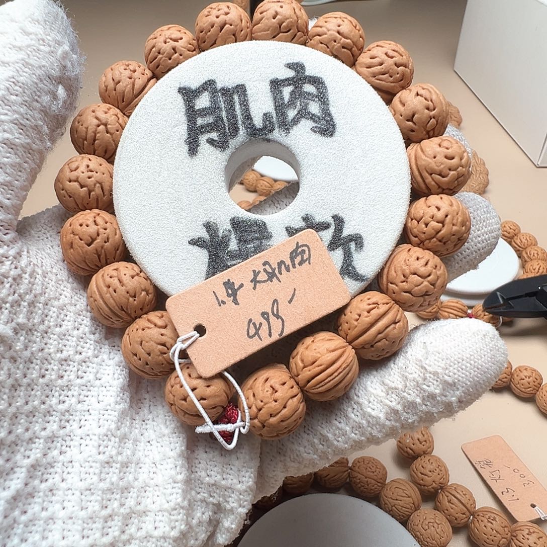 凡***.桃核手串1.4红皮大肌肉精品