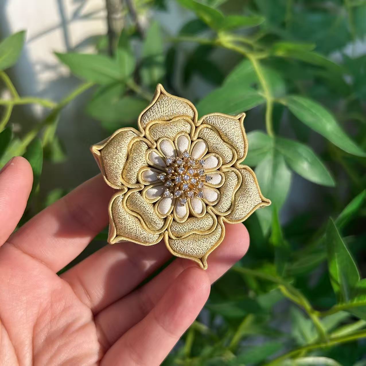 【金色宝箱花磁吸胸针】非遗盘扣工艺