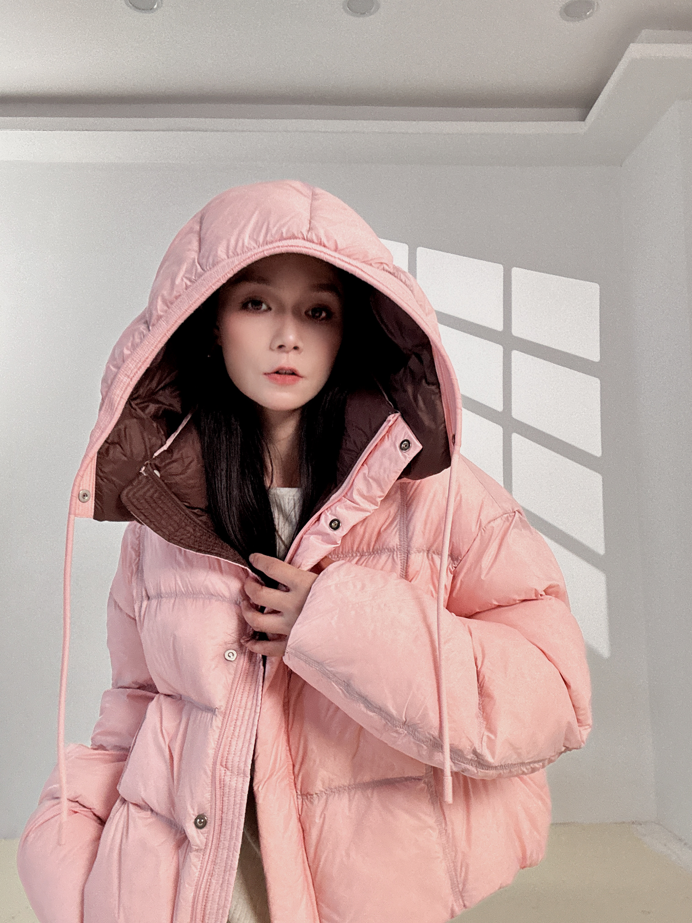 ZIKUO/紫阔2025冬季新款抽绳立领连帽设计鸭绒填充短款羽绒服