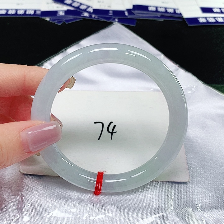 翡翠手镯（圆镯）未镶嵌