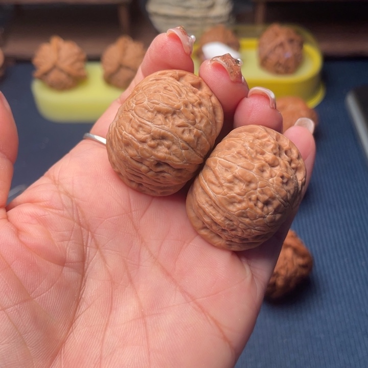 独***待核桃36铁锤000000