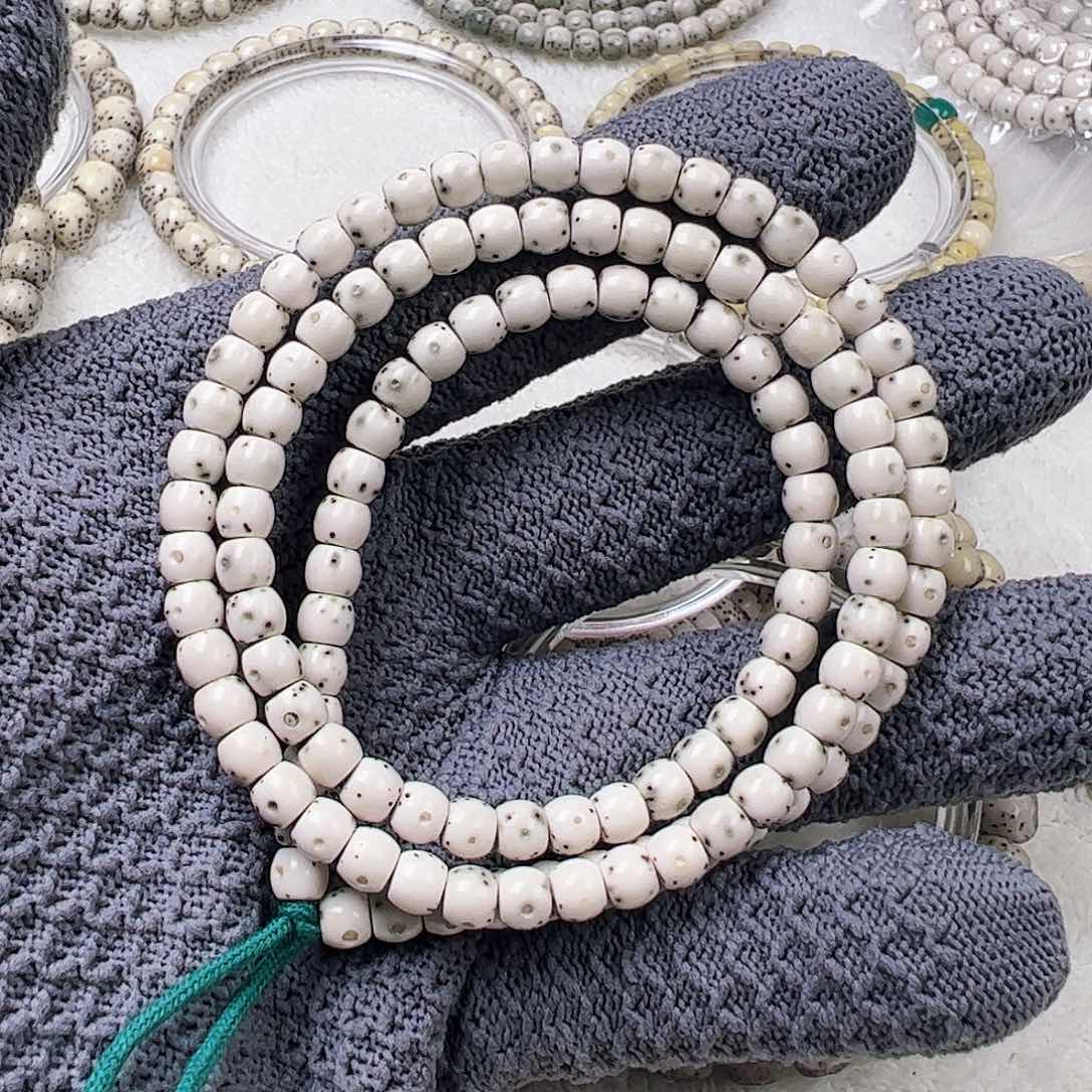 星月菩提吊坠石玉料6*5颗颗正月半壁